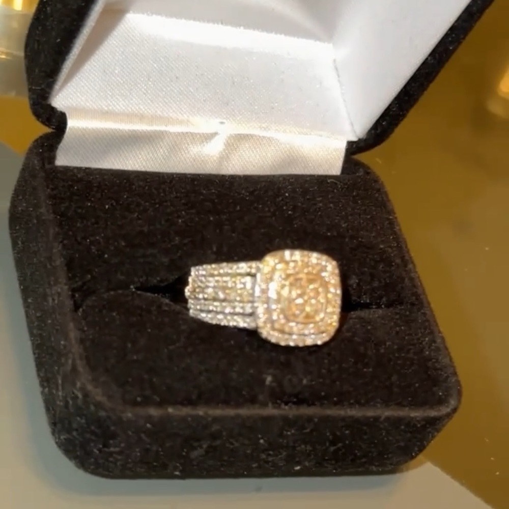 Wedding Ring - Picture 4 of 4